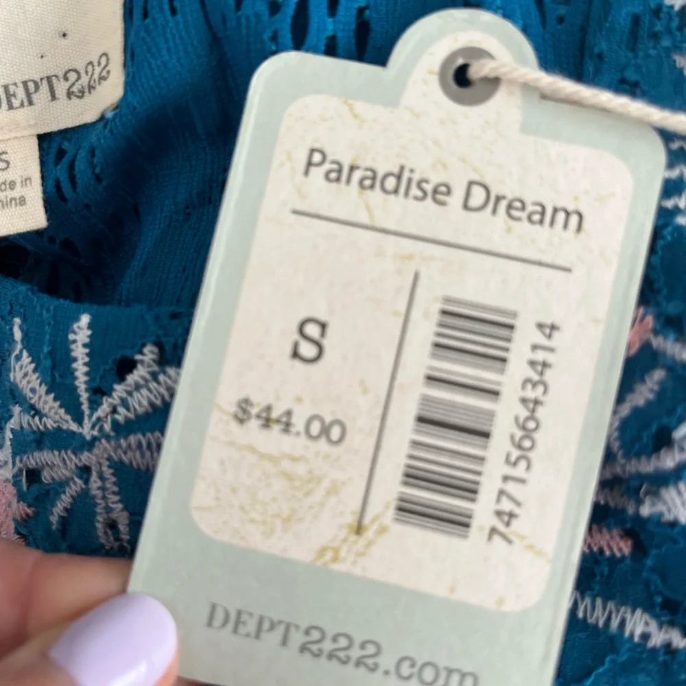 NWT Dept 222 PARADISE dream cold shoulder top